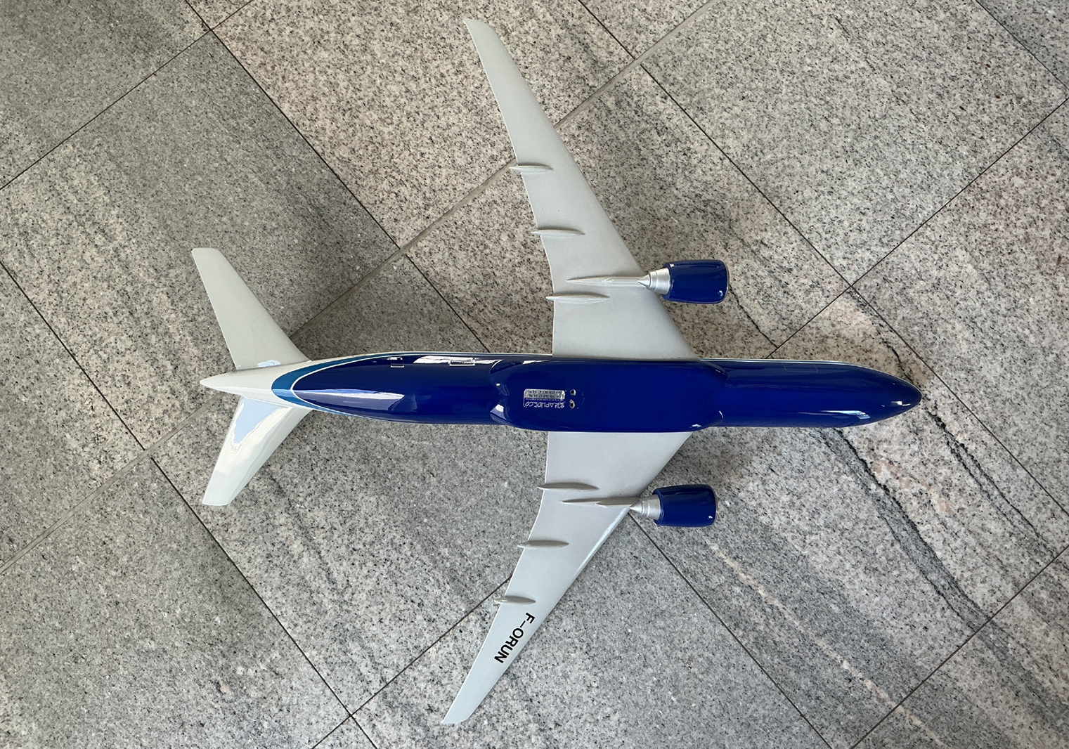 Graphideco 1/100 Air Austral Boeing 777-200 model for sal