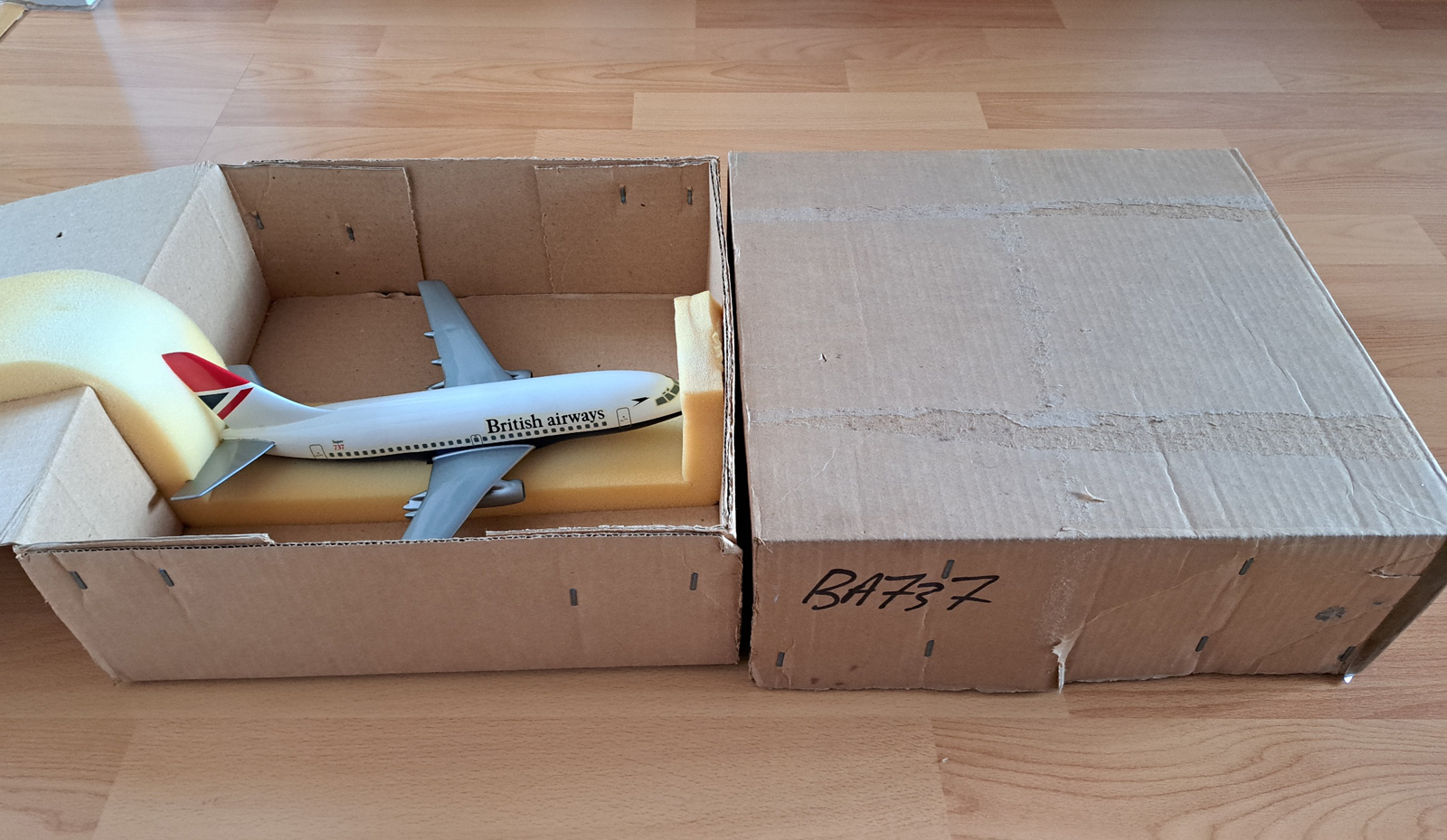 Westways models 1/100 British Airways Boeing 737-200 model for sale