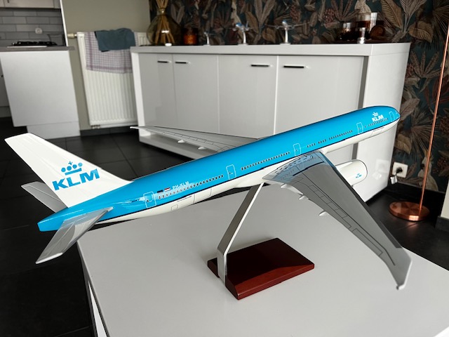 Premium models 1/100 KLM Boeing 777-300ER
