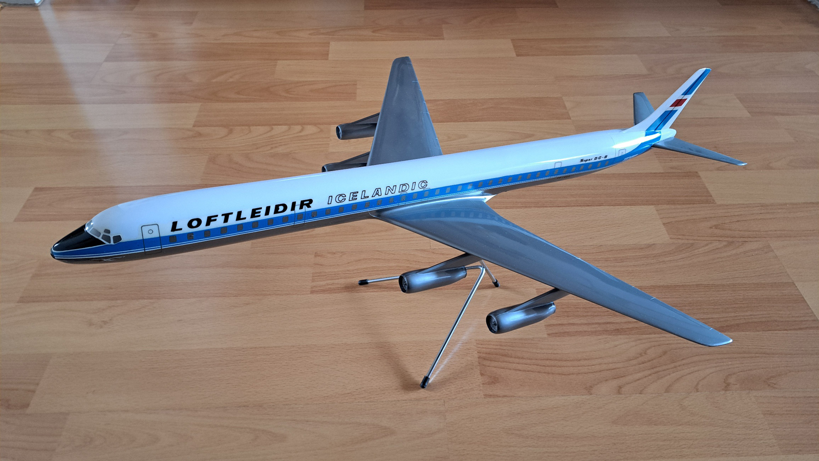 Airplast 1/100 Loftleidir Douglas DC-8 model for sale