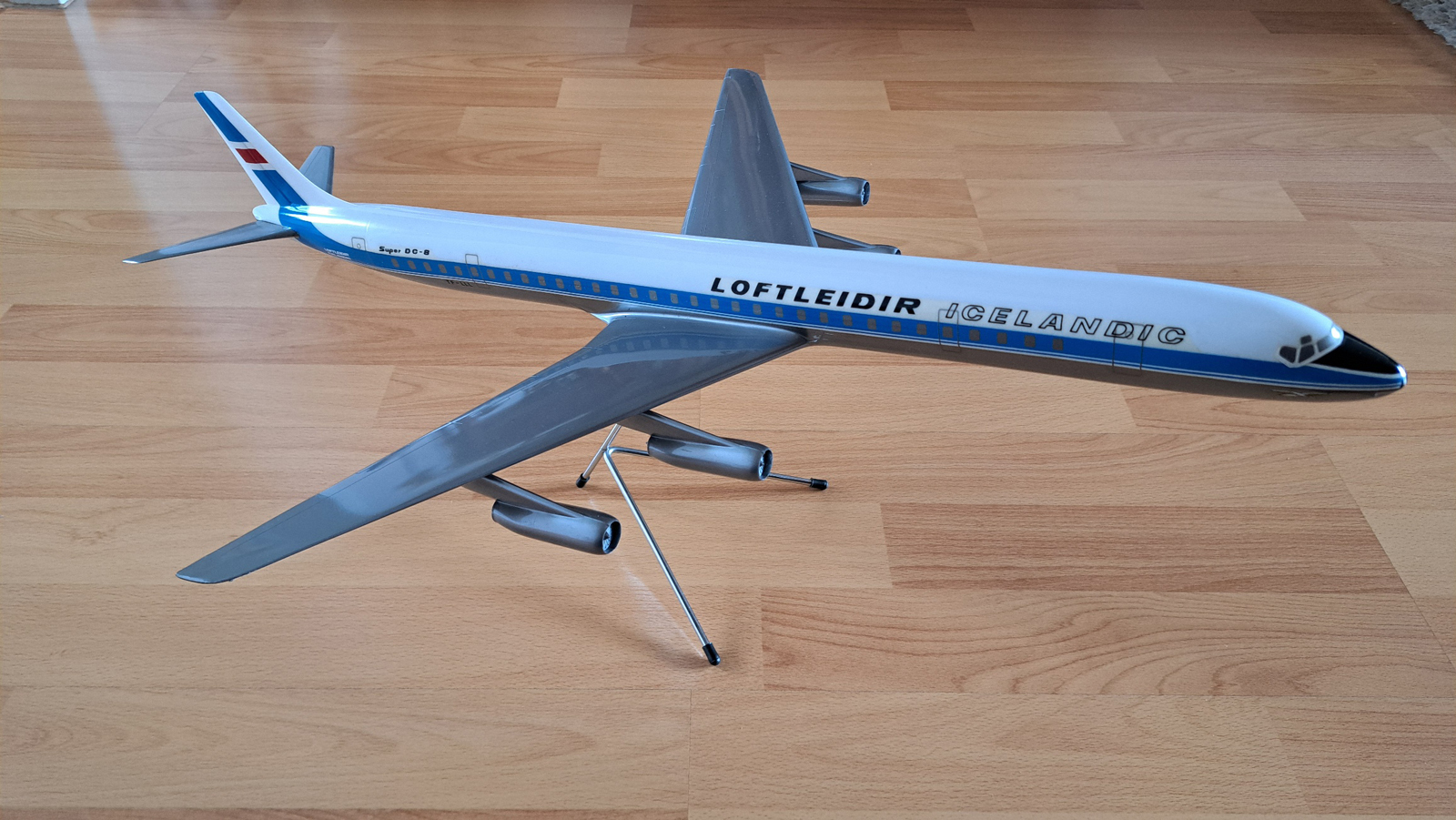 Airplast 1/100 Loftleidir Douglas DC-8 model for sale