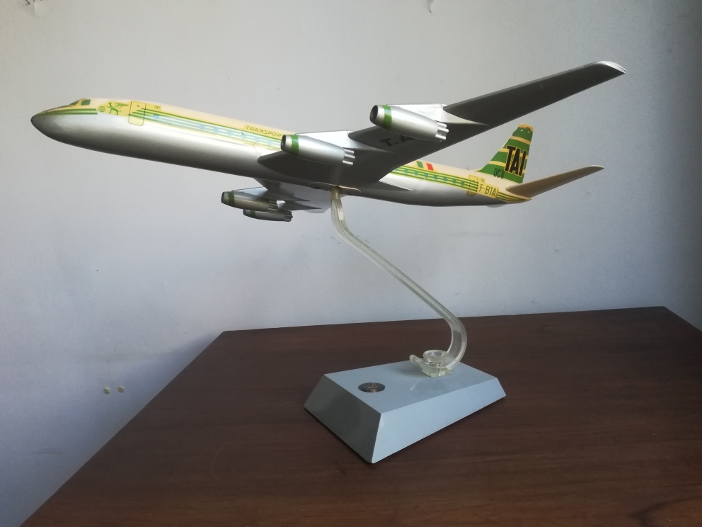 Bourbon 1/100 TAI Douglas DC-8