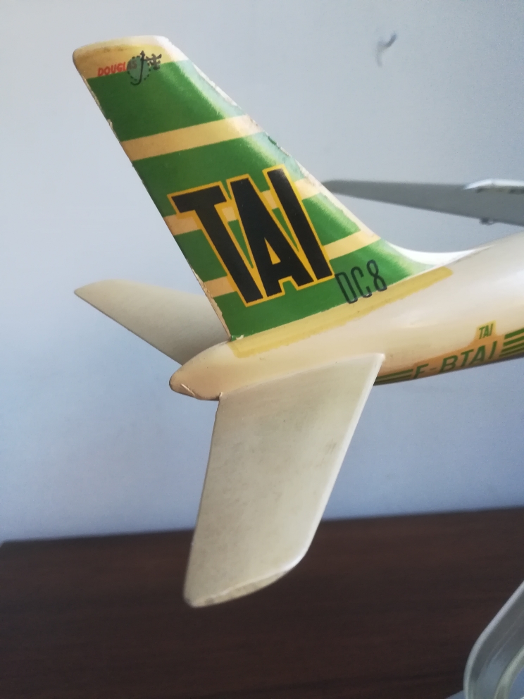 Bourbon 1/100 TAI Douglas DC-8
