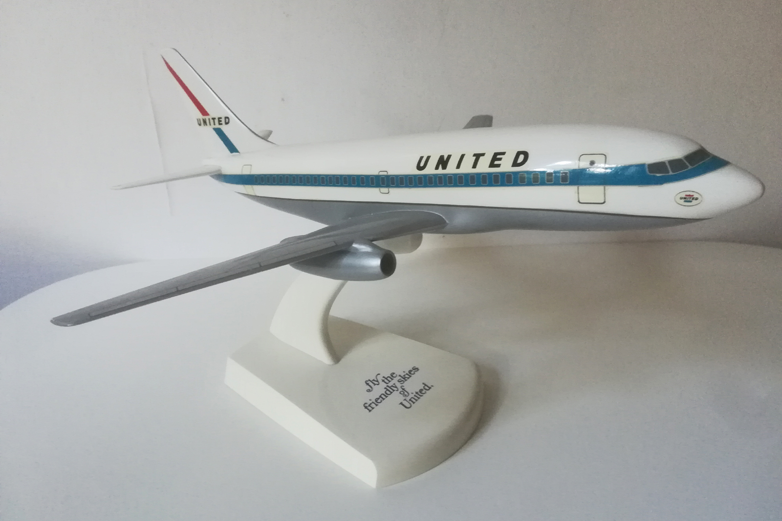 Topping Models 1/100 United Airlines Boeing 737-200 model for sale