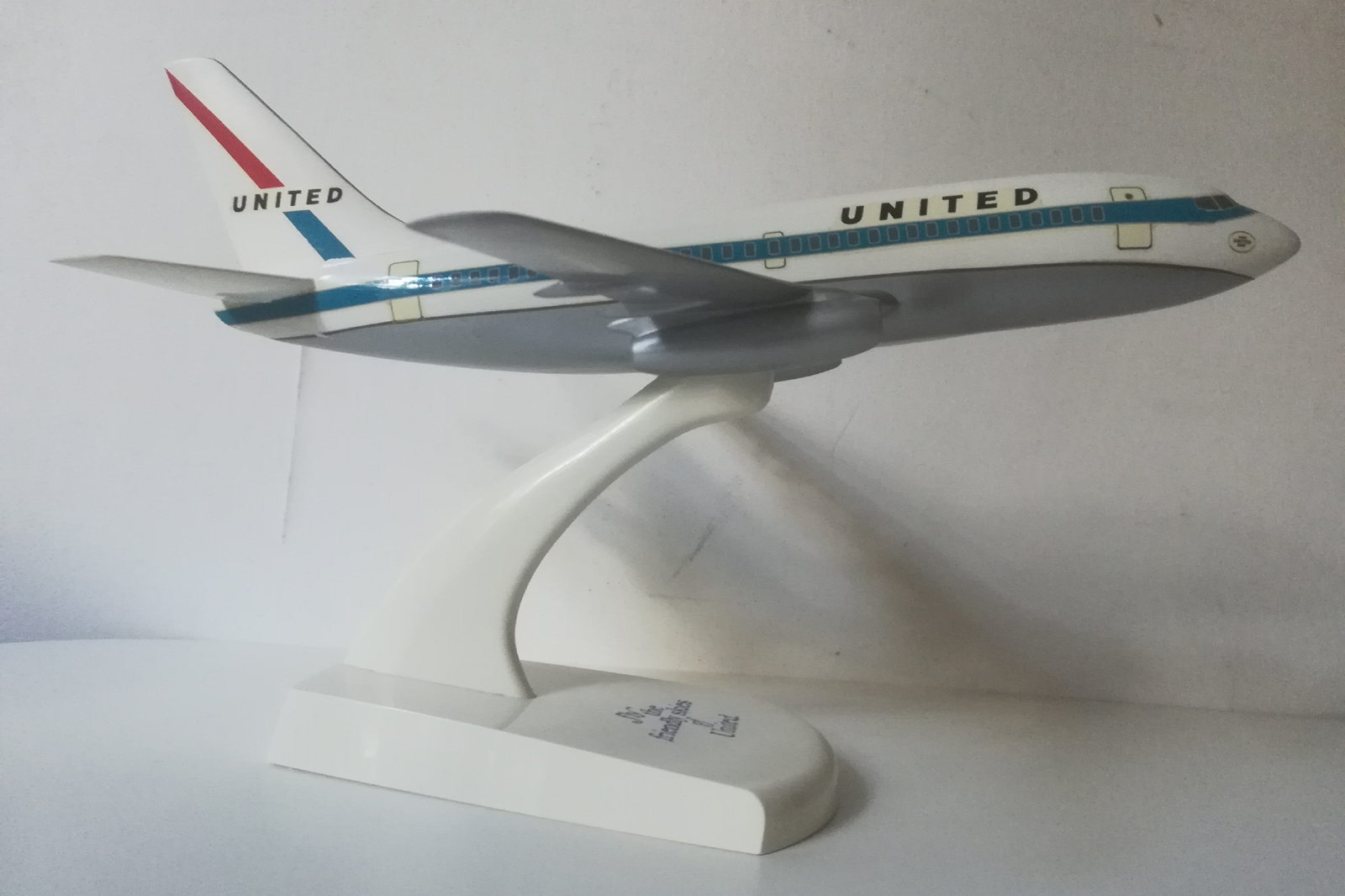 Topping Models 1/100 United Airlines Boeing 737-200 model for sale