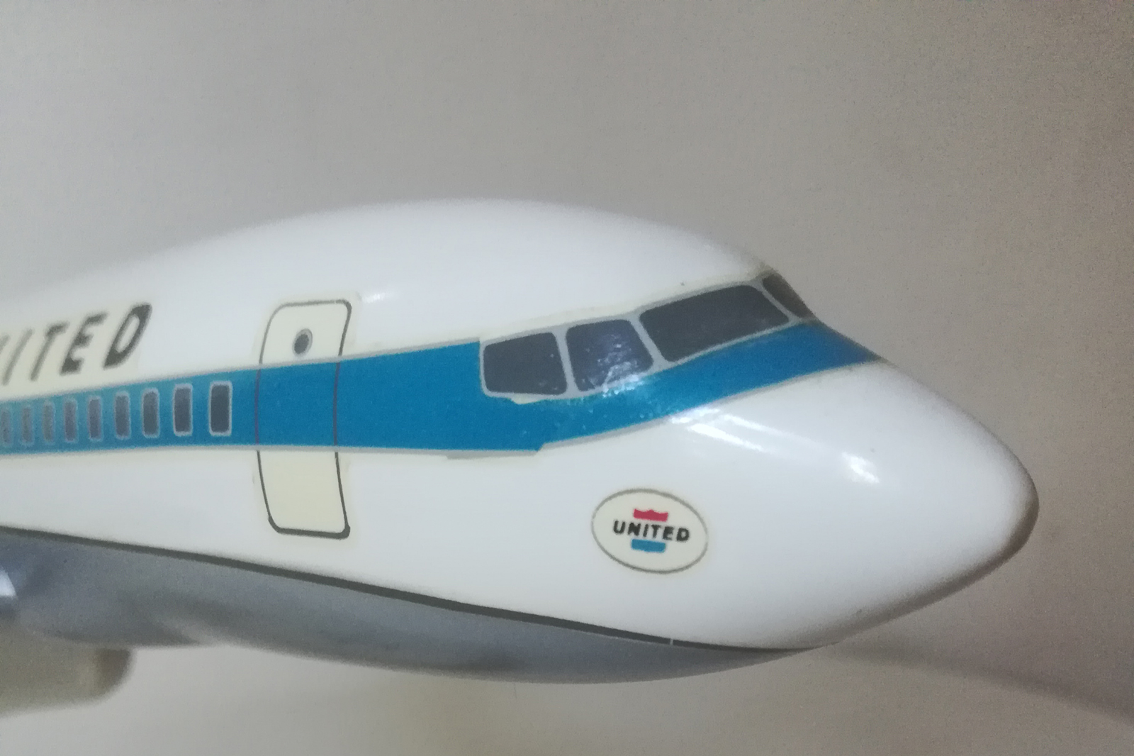 Topping Models 1/100 United Airlines Boeing 737-200 model for sale