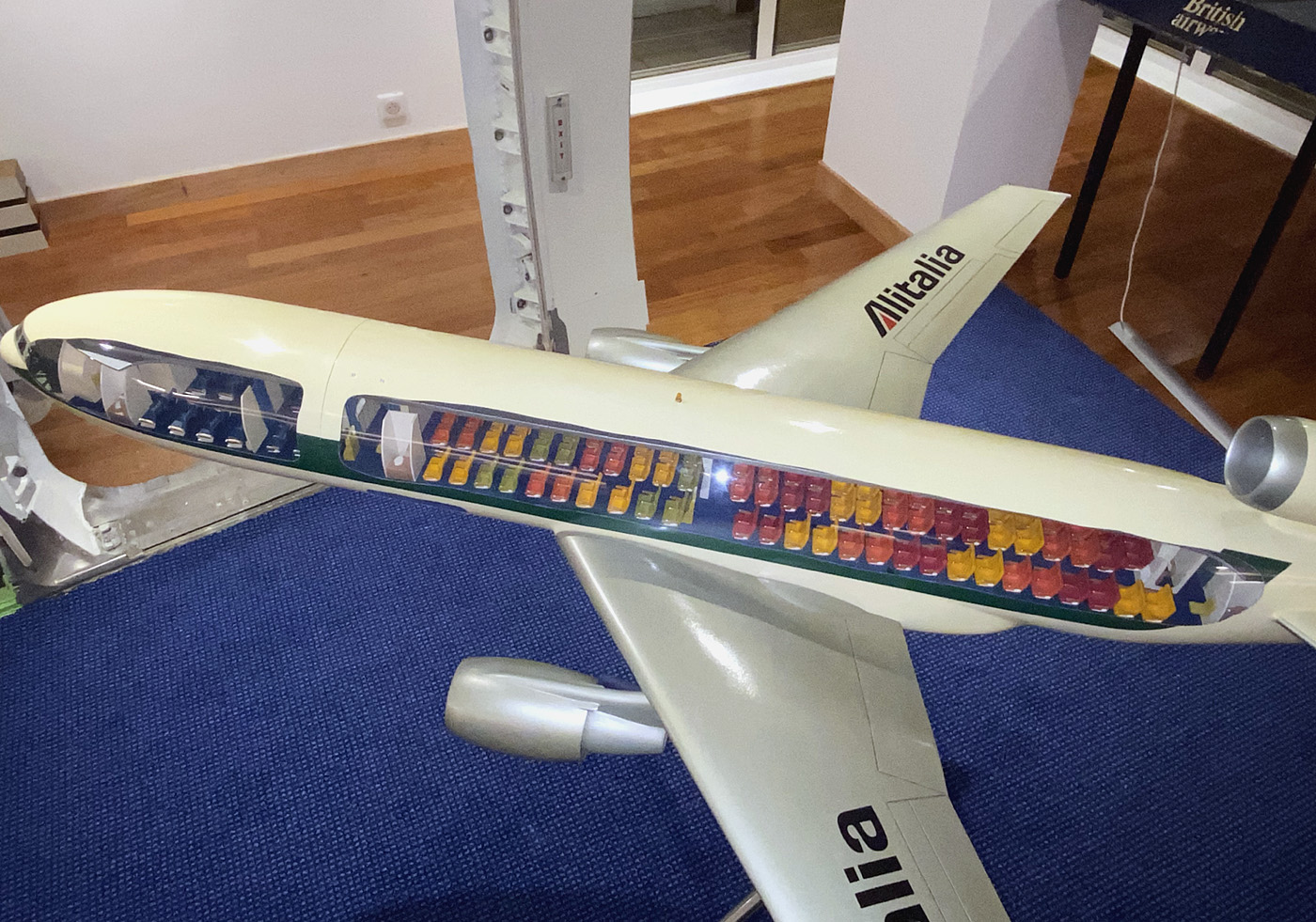 Westway Models 1/36 Alitalia McDonnell douglas DC-10 cutaway model