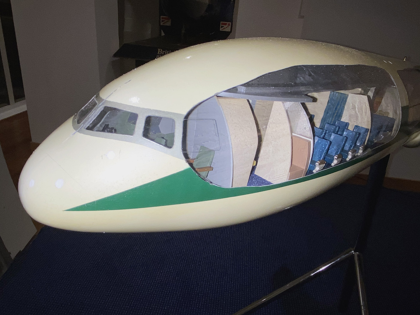 Westway Models 1/36 Alitalia McDonnell douglas DC-10 cutaway model